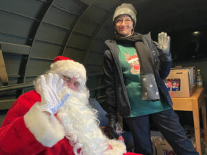 Santa Claus und seine Elfe freuen sich auch in diesem Jahr auf viele Gäste.