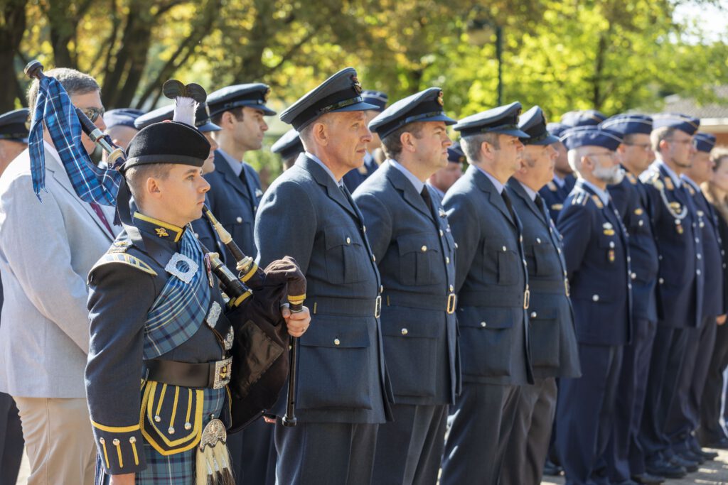 Die Abordnung aus Brize Norton mit Flight Leutnant Greg Harley war gemeinsam mit den deutschen und französischen Soldaten angetreten.